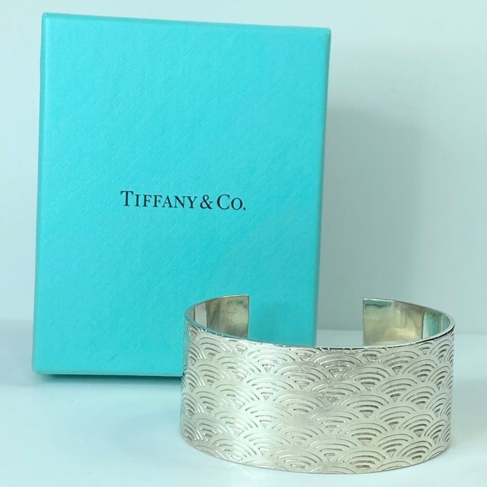 Tiffany & Co. UK Limited Edition Sterling scollop scale design bangle s6.5 JR538